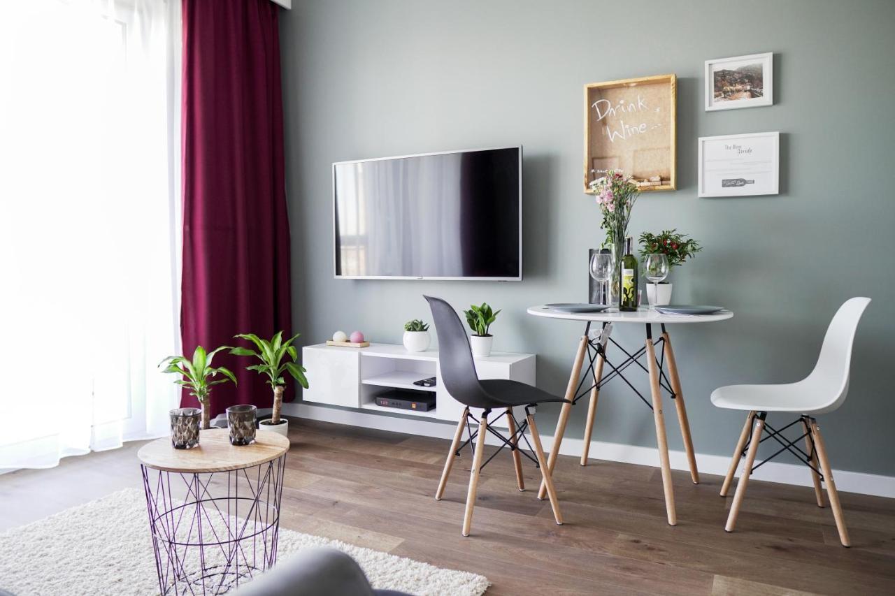 Vizzit Us Premium Apartments وارسو المظهر الخارجي الصورة