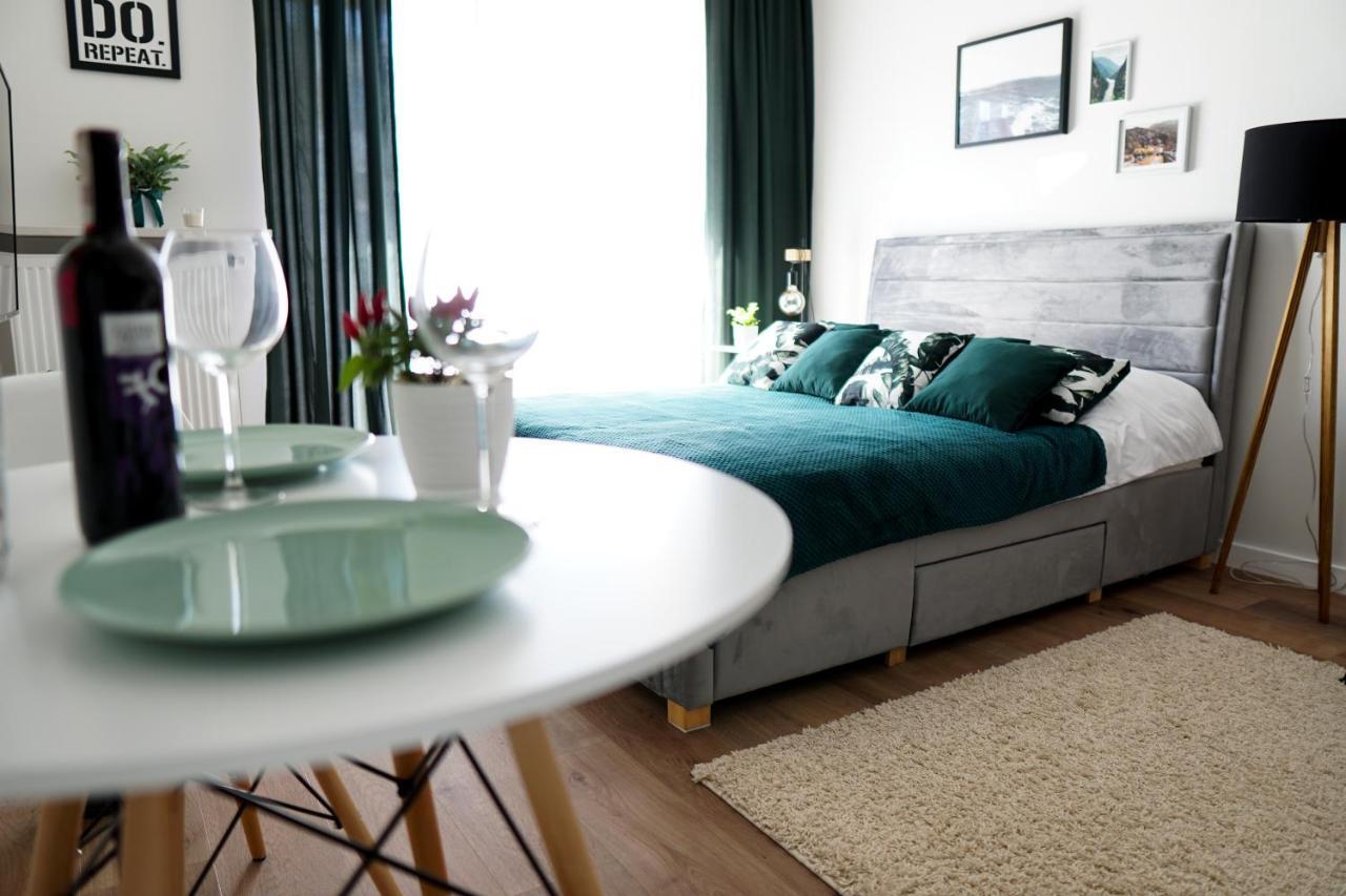 Vizzit Us Premium Apartments وارسو المظهر الخارجي الصورة